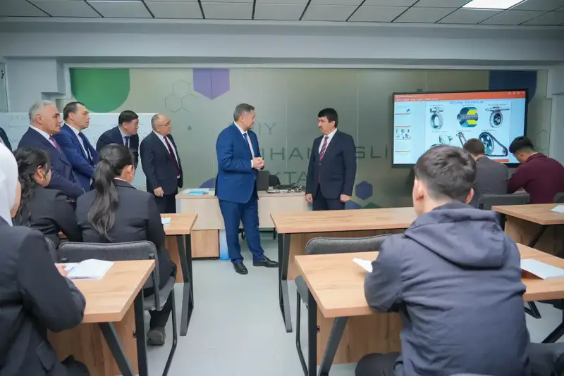 Министр науки и высшего образования Казахстана ознакомился с работой Чирчикского филиала ЮКИУ (4)