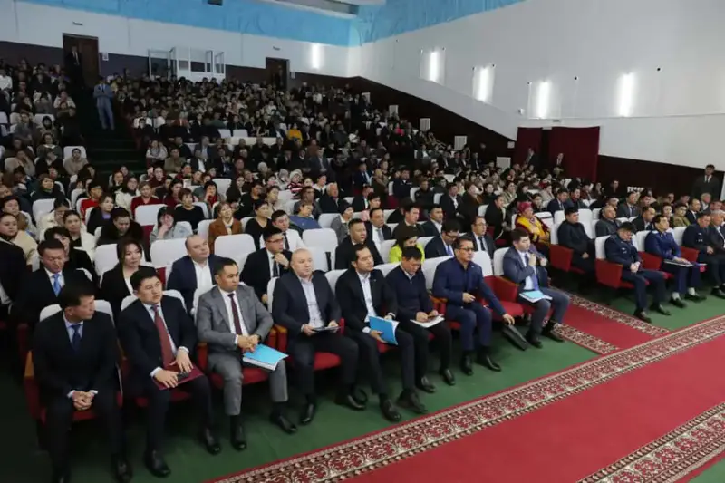 Ербол Карашукеев обсудил с жителями Таласского района важные вопросы Астане