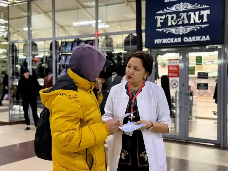 Свет знаний против тьмы невежества: акция по борьбе со СПИДом в столичных торговых центрах Астане