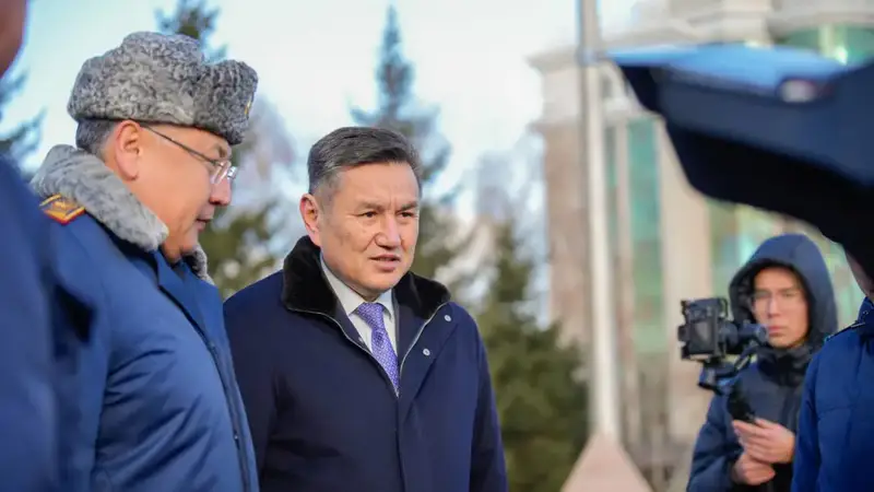 Дороги безопасности: 198 новых автомобилей для полиции ВКО Астане