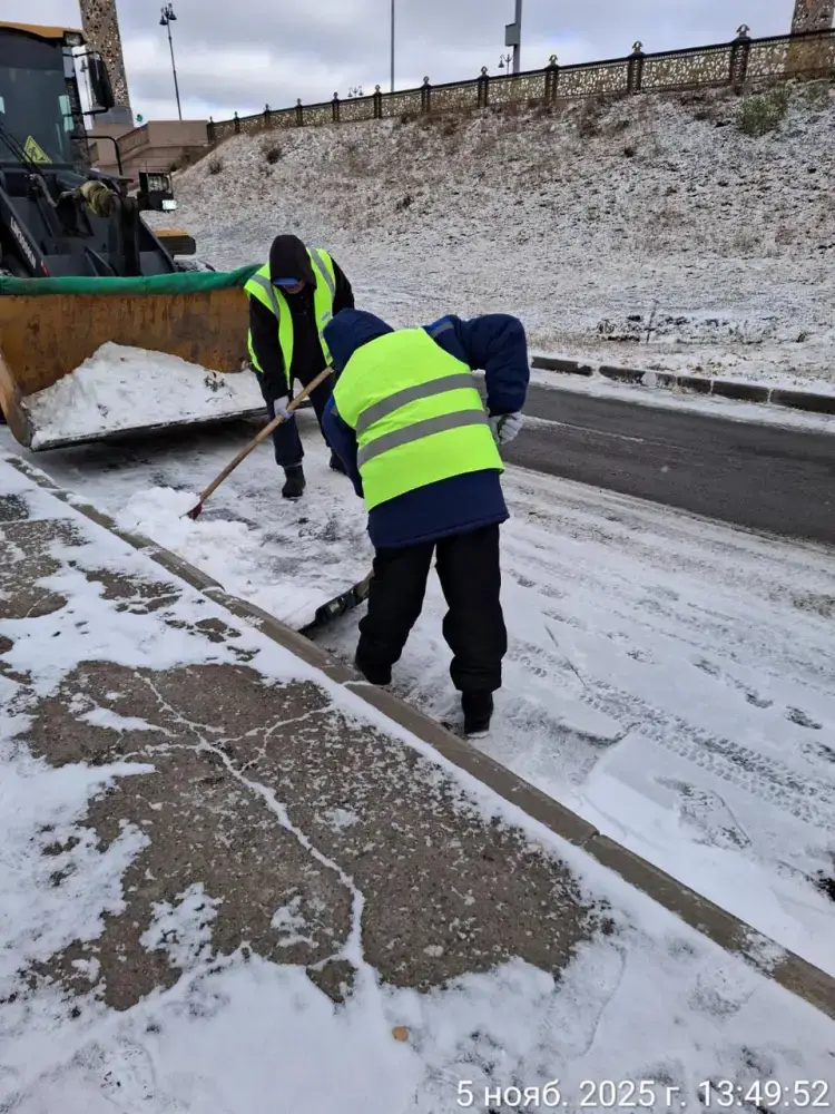 Астана очищена от трёх тысяч кубометров снега Астане