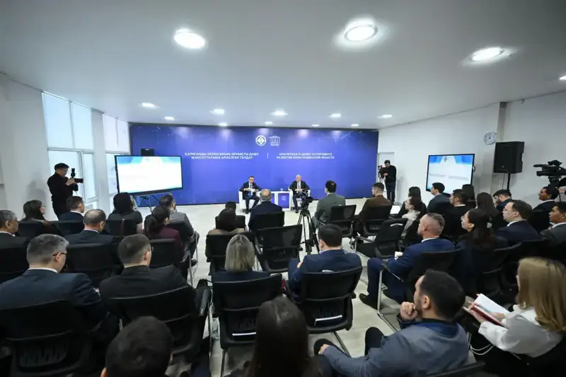 ПРЕДСЕДАТЕЛЬ СЕНАТА ОЗНАКОМИЛСЯ С НАУЧНЫМ ПОТЕНЦИАЛОМ BUKETOV UNIVERSITY (4)