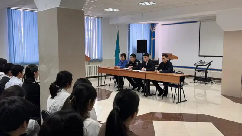 Студенты колледжа экономики и права Астаны обсуждают важность ответственности граждан в вопросах безопасности Астане