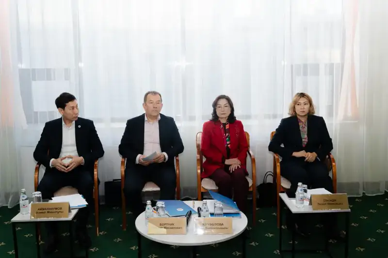 Члены ЦИК РК обсудили с молодежью из Клуба молодых избирателей при ТИК Астаны инициативы и проекты (3)