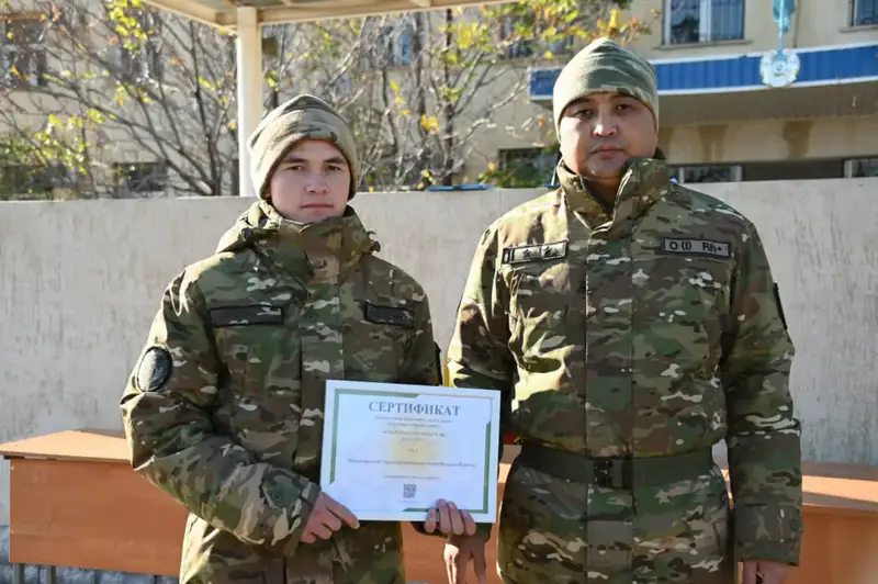 В Актауском гарнизоне свыше 200 солдат простились с Боевым знаменем (4)