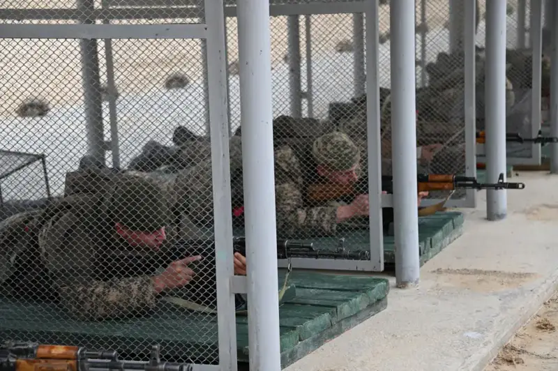 Новобранцы морской пехоты в Актау успешно прошли обкатку танком Астане