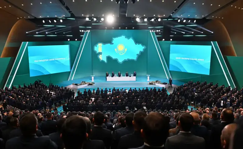 Сегодня в Астане в проходящей диалог-платформе сельских акимов принимают участие 108 акимов из Актюбинской области. (2)