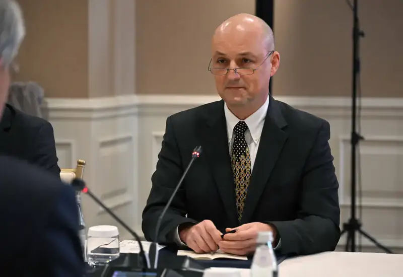 Касым-Жомарт Токаев обсудил локализацию производства сельхозтехники с John Deere, что создаст новые рабочие места и сервисные центры в Казахстане Астане