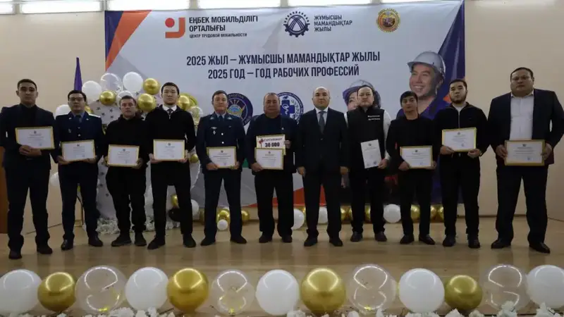 Премии лучшим молодым специалистам вручили в Нуринском районе (4)