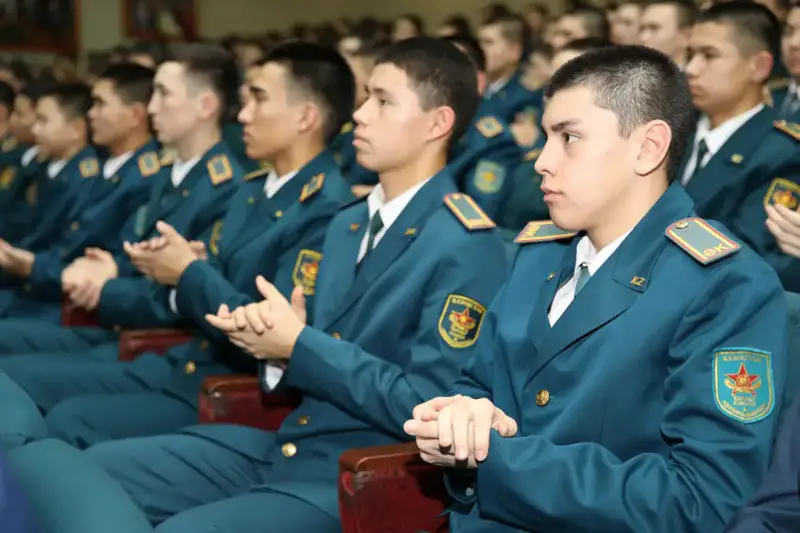 Торжественная церемония в Военном колледже: поздравление педагогов и ученых в День военно-научного работника Астане