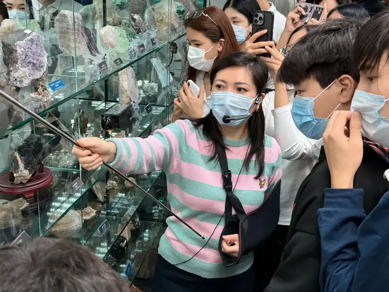 Столичные школьники открыли для себя мир минералов и ценности государственной службы (7)