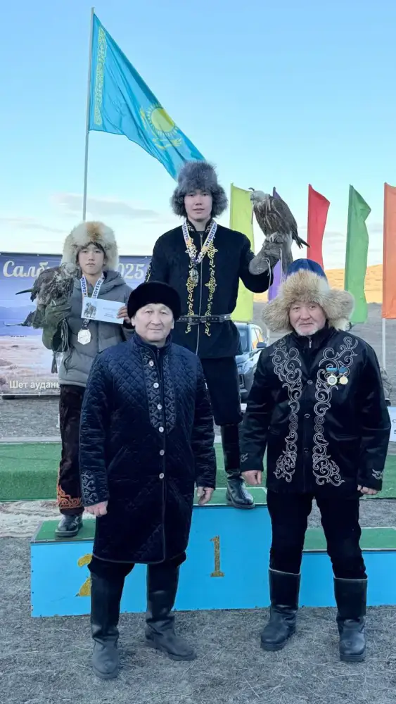 В небе Карагандинской области разгорелась охота за титулом: беркуты сразились в битве хищников Астане