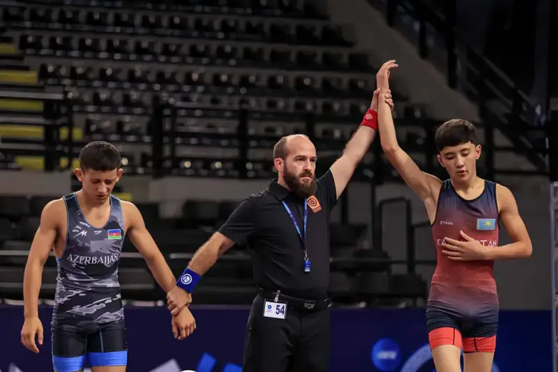 Рассмотрены вопросы реализации государственной молодежной политики и развития массового спорта в регионе (5)