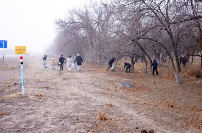 800 тысяч рук за чистоту: субботник под дождём! Астане