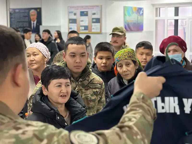 День открытых дверей в воинской части Туркестана: родители гвардейцев ознакомились с условиями службы Астане