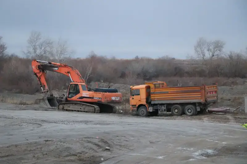 В Кокпектинском районе реконструируют мост, ведущий в село Тассай (3)