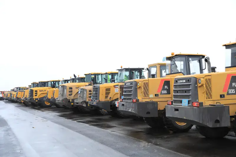 Актобе готовится к зимнему сезону: 357 единиц спецтехники для уборки снега Астане