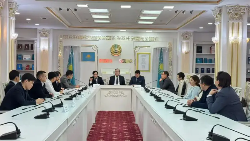 В литературном клубе «Алқа» обсудили влияние искусственного интеллекта на литературу (4)