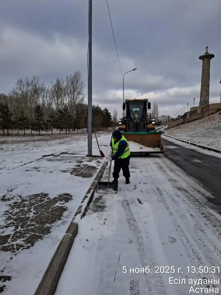 За два дня из Астаны вывезено более 3 000 кубометров снега (5)