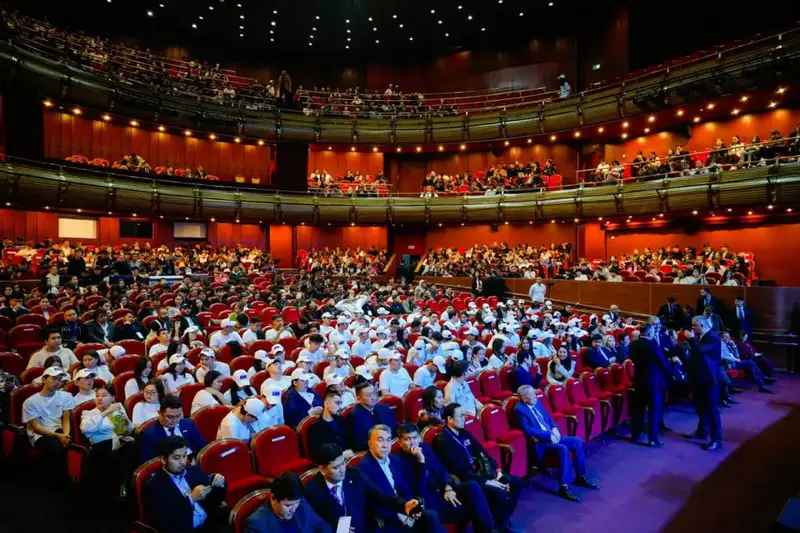 Проблемы цифровой безопасности на мобильных телефонах обсуждены на форуме в Астане Астане