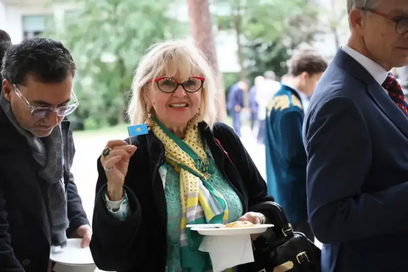 В Риме установлен бюст Абая (4)