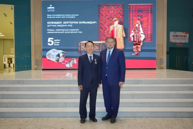 Указом Президента Ким Сонг Кёнг награжден орденом «Достык» II степени (2)