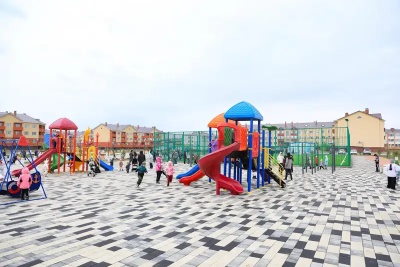 В Актобе сквер, построенный частным предпринимателем, передан в пользование жителям (8)