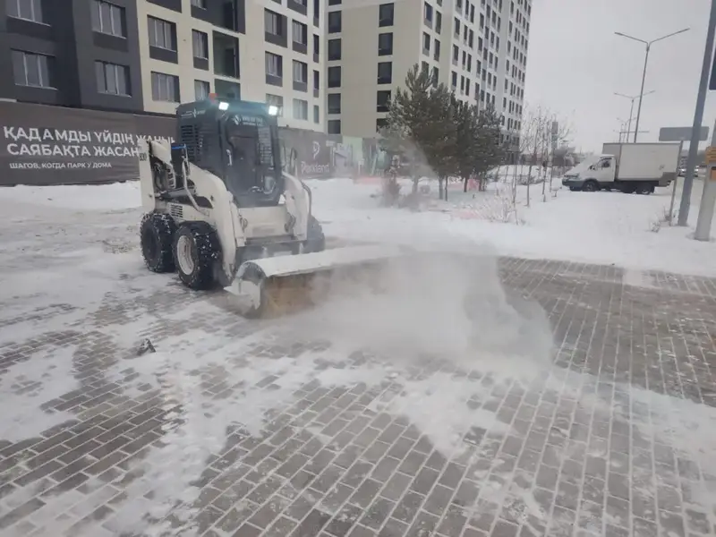 Коммунальные службы столицы продолжают снегоуборочные работы в бесперебойном режиме (2)