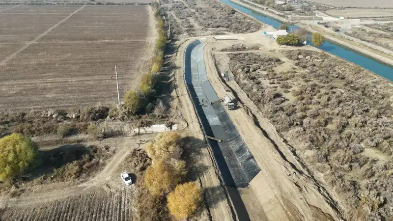 Масштабная модернизация: работы по бетонированию более 62 км земляных каналов ведутся в Туркестанской области (2)