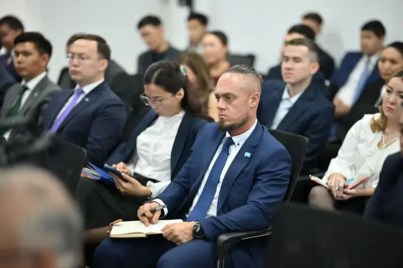 Спикер Сената встретился с работниками предприятий Карагандинской области и выступил с лекцией перед молодёжью (5)