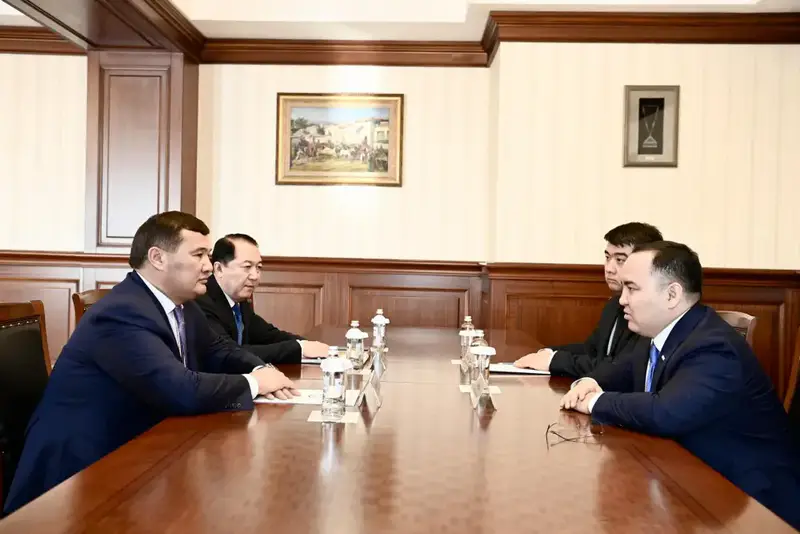 Обсуждение социальных инициатив и проектов на встрече акима области с секретарем партии «Amanat» Астане