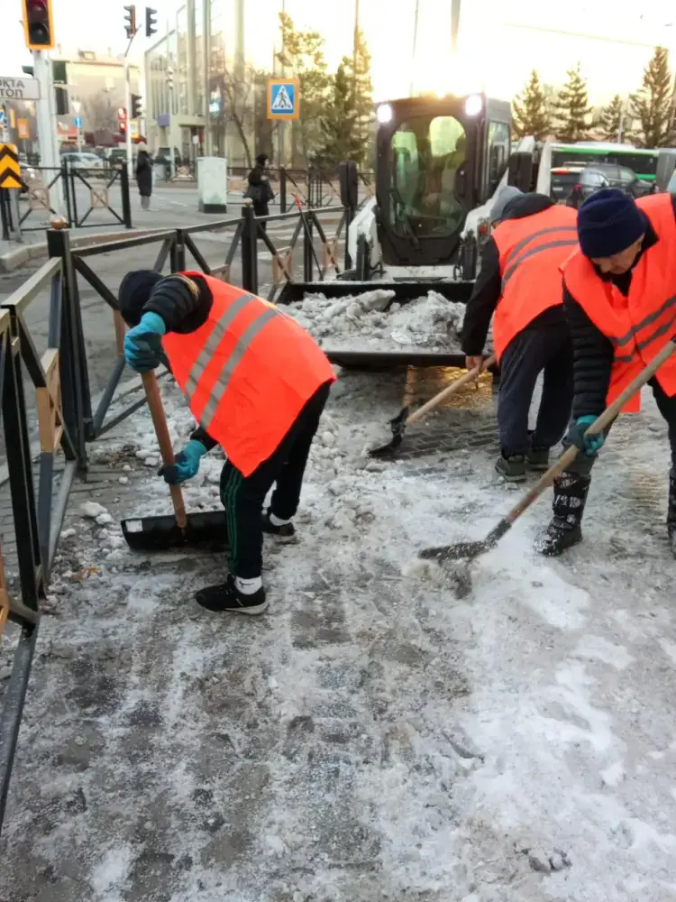 Зимняя битва: 3000 рабочих против снежной стихии! Астане