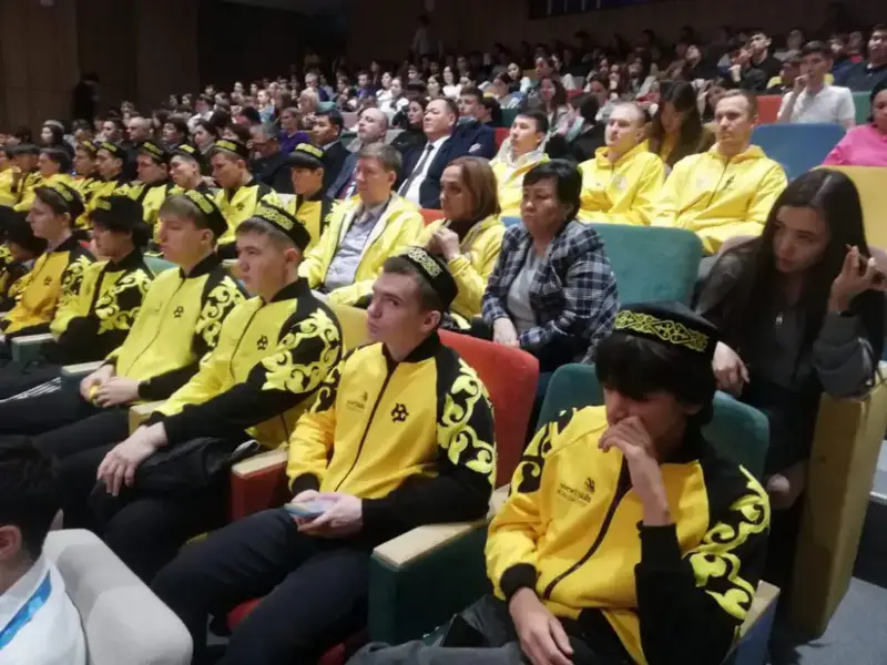 Патриотический форум в Костанае подготовка технических кадров популяризация рабочих профессий Астане