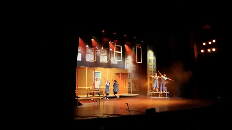 Астана: премьера спектакля «Жылы мұң» Астане