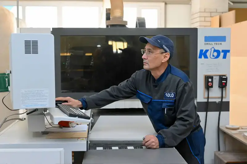 Аким области посетил предприятие по производству корпусной мебели (7)