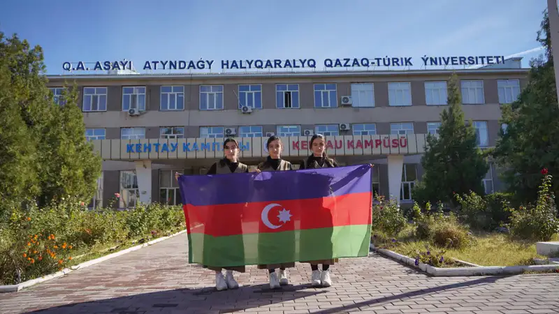 Языковая симфония: тройняшки из Азербайджана и двойняшки из Кыргызстана создают гармонию в Туркестане Астане