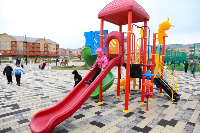 В Актобе сквер, построенный частным предпринимателем, передан в пользование жителям (3)