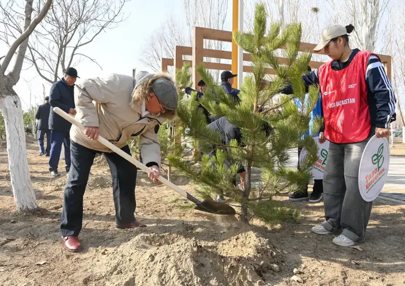 Ветераны приняли участие в церемонии посадки деревьев в рамках программы «Таза Қазақстан» (4)