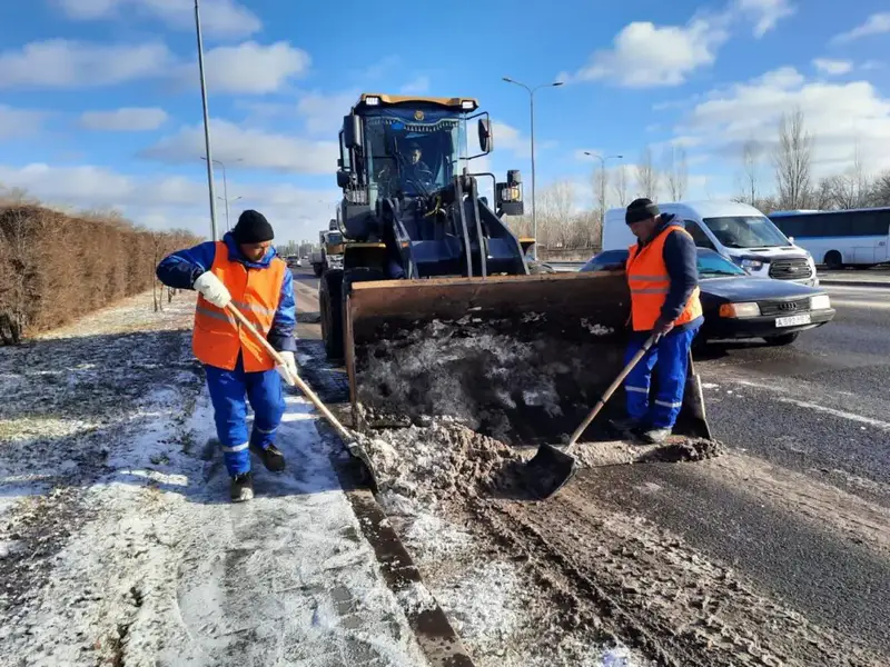 Больше тысячи кубометров снега вывезли из Астаны за день (7)