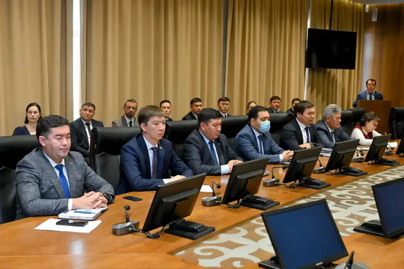 Состоялось совещание по вопросам качества архитектурно-строительных объектов региона (9)