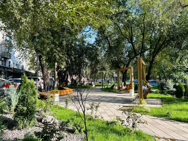 В Ауэзовском районе Алматы благоустраивают 4 сквера и микрорайон Сайран: 95% работ уже выполнено (3)
