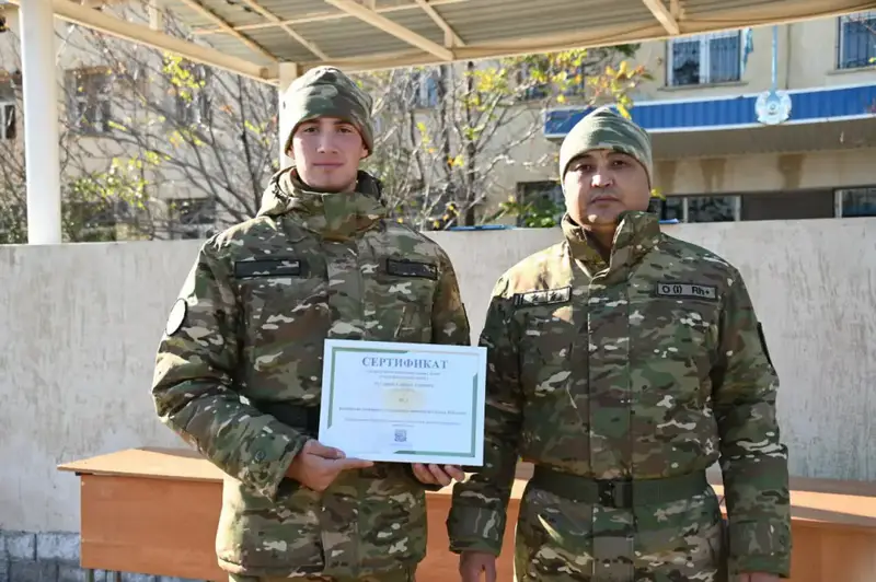 В Актауском гарнизоне свыше 200 солдат простились с Боевым знаменем (3)