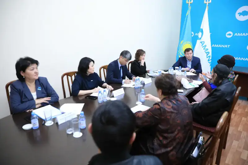 Аким области провел личный прием граждан (2)