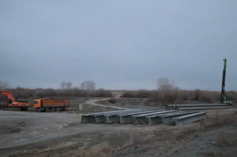 В Кокпектинском районе реконструируют мост, ведущий в село Тассай (2)