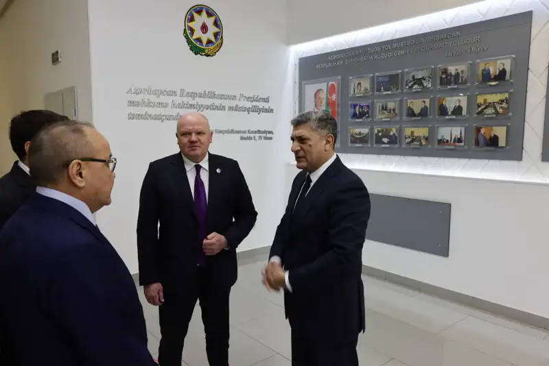 В рамках рабочей поездки в Азербайджанскую Республику делегация Высшего Судебного Совета во главе с Председателем Дмитрием Малаховым посетила ряд судов первой и апелляционной инстанций (8)