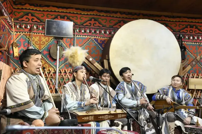 В Астане открылась экспозиция тюркских музыкальных инструментов (8)