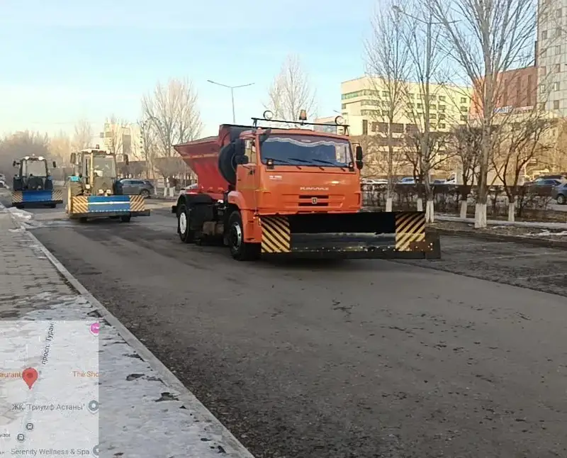 Почти 3 000 дорожных рабочих вышли на уборку снега с утра в Астане (5)