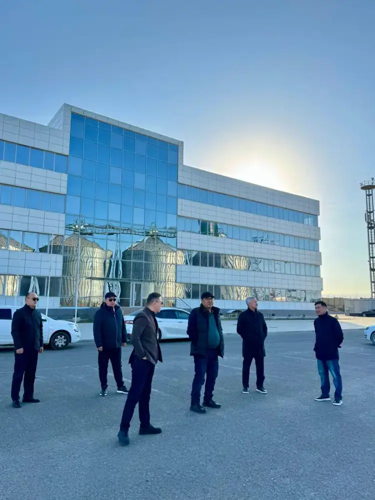 Сотрудники Комитета ознакомились с работой фитосанитарных контрольных постов «Актау международный морской торговый порт» и «Актау морской северный терминал» в Мангистауской области. (2)