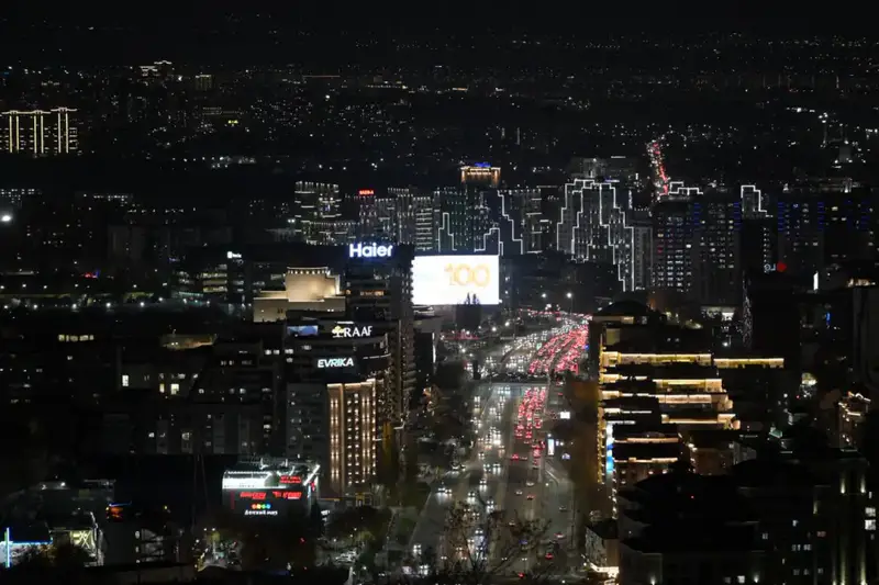 Дархан Сатыбалды осмотрел объекты вечерней подсветки (6)