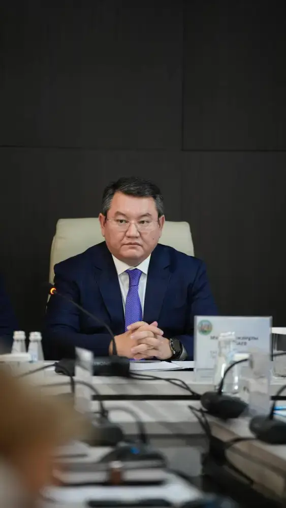 Встреча с советником Президента РК: местные жители обсуждают будущее через призму цифровой трансформации Астане